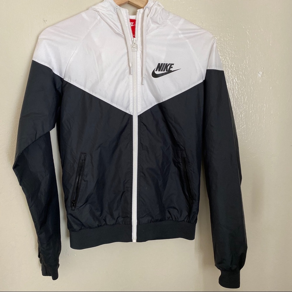 Nike Women’s windbreaker